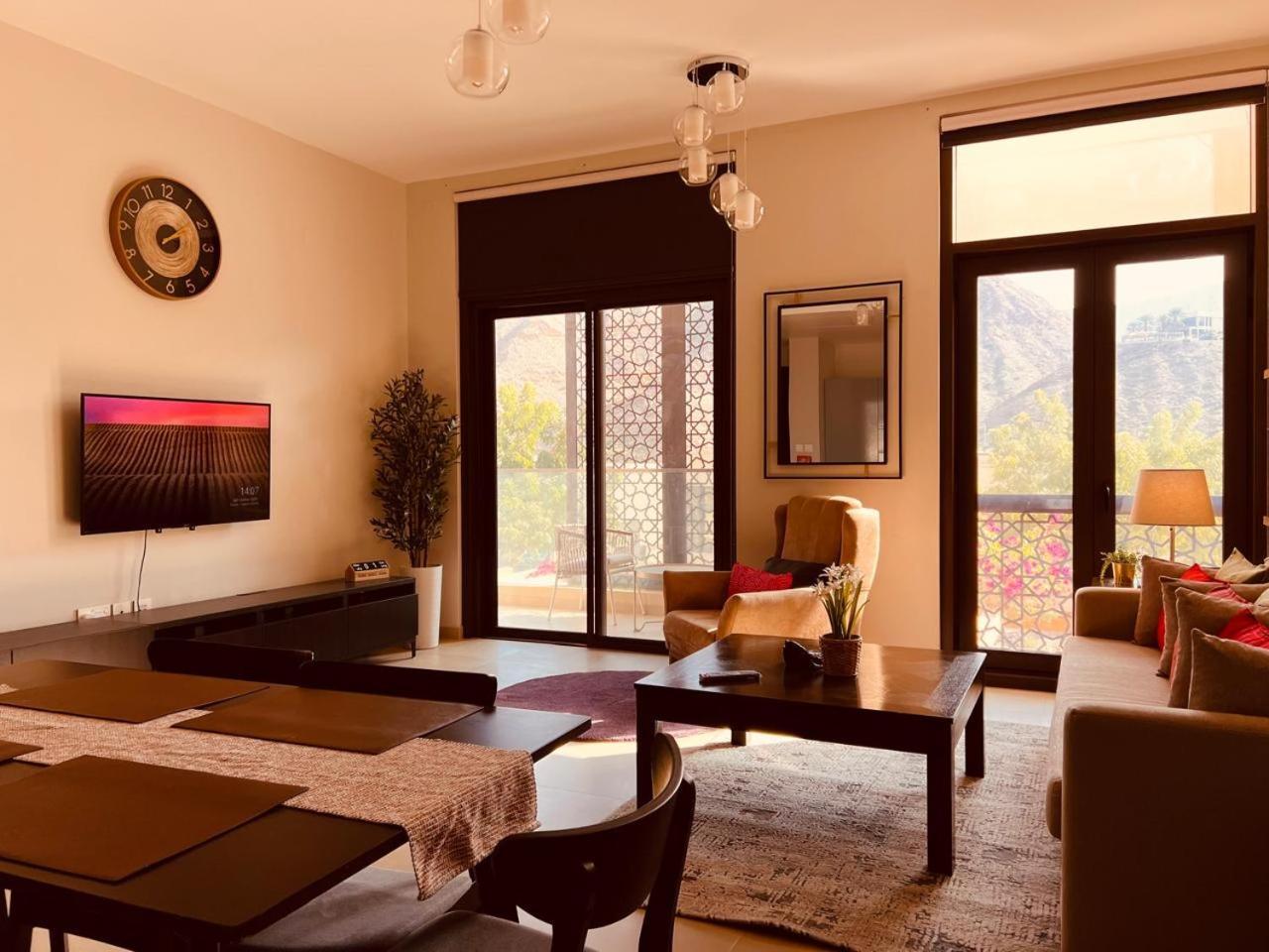 One Guest Place Elegant 1bhk In Bay 01 *