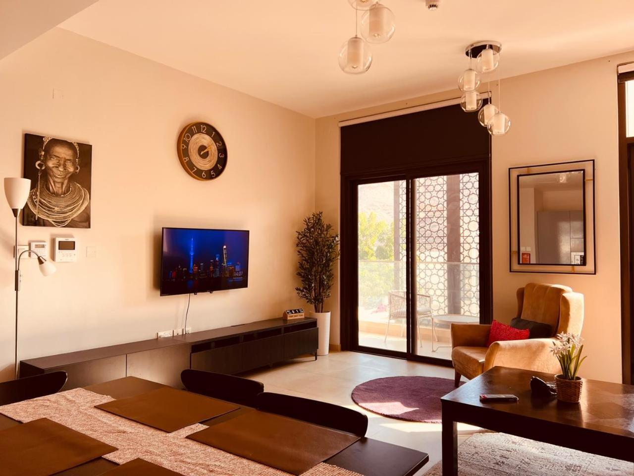 One Guest Place Elegant 1bhk In Bay 01